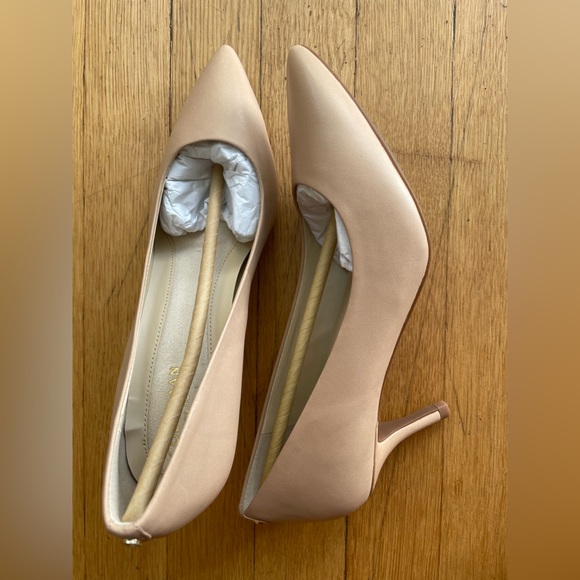 Leather pumps - Picture 4 of 8